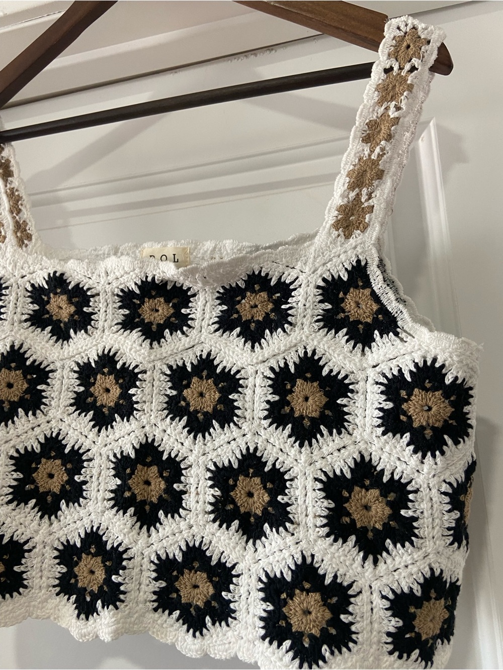 POL Crochet Floral Square Neck Crop Top in White & Black - Picture 3 of 6